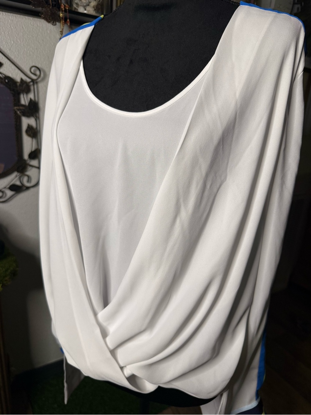 BCBGMAXAZRIA White Draped Cross Front Blouse L Large Blue Stripe Side Slit Top